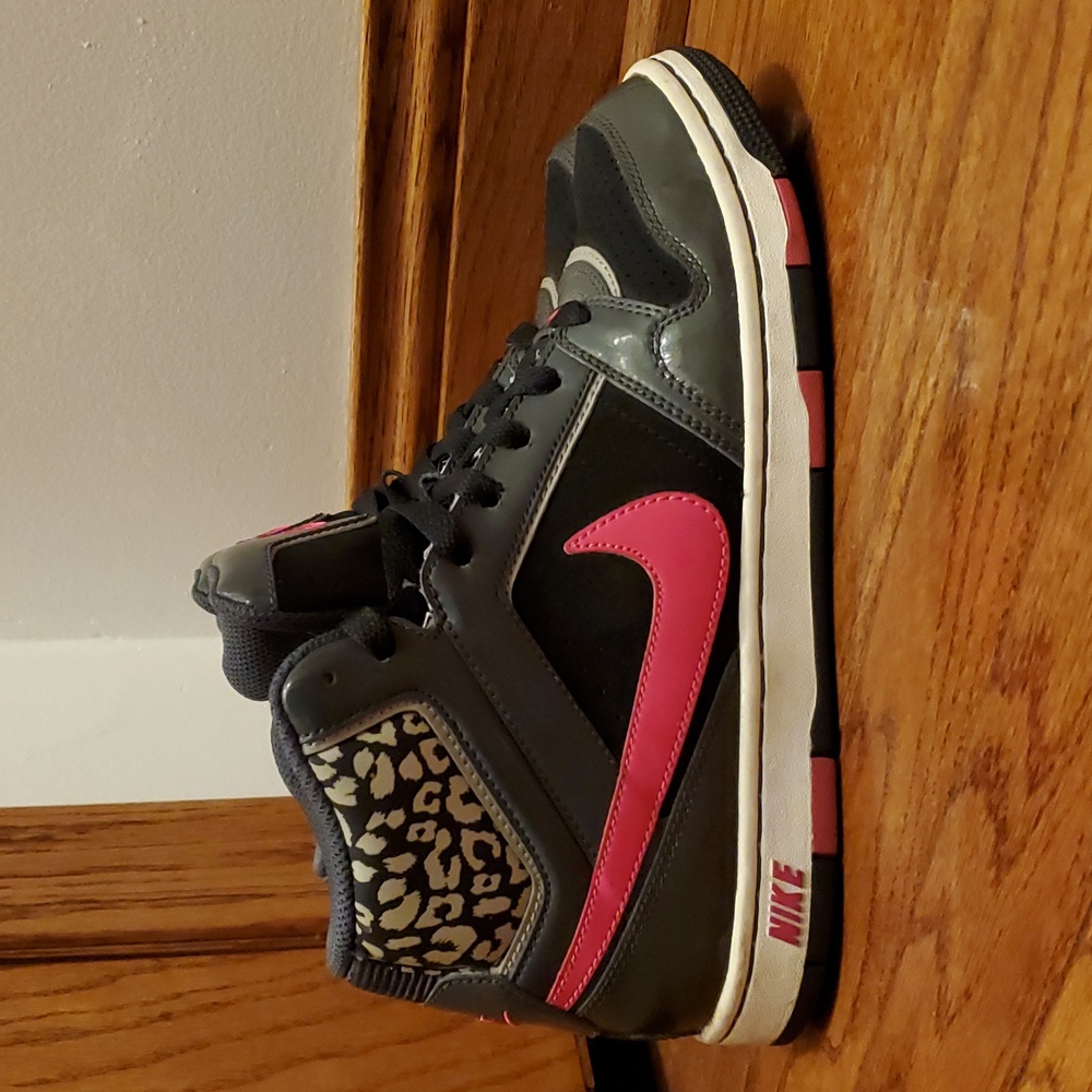Nike Women's Prestige 3 Skinny High Premium. Size 8